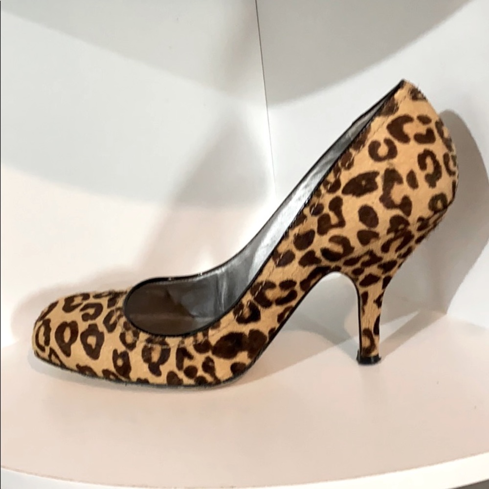 Guess square toe animal print pumps 6.5
